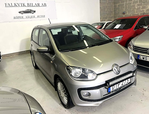 Volkswagen UP! 2 of 5
