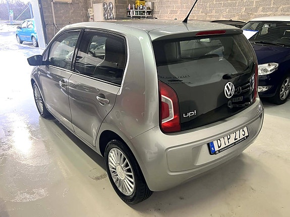 Volkswagen UP! 4 of 5