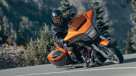 Harley-Davidson CVO Street Glide 121" 2 of 9