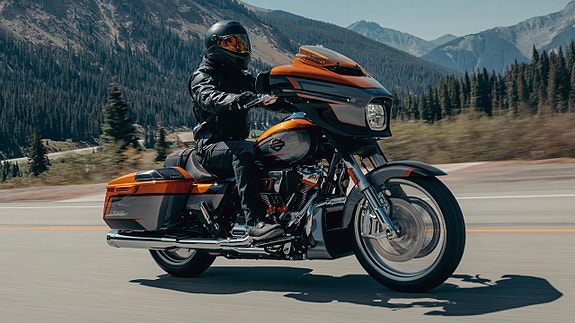 Harley-Davidson CVO Street Glide 121" 3 of 9