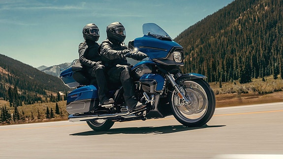 Harley-Davidson CVO Street Glide Limited 121" 3 of 4