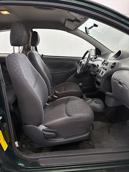 Toyota Yaris 8 of 8
