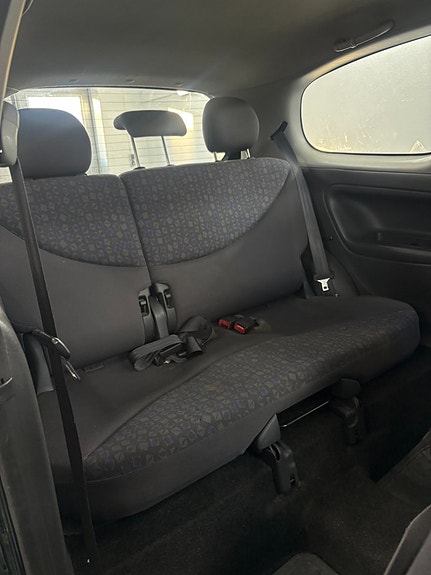 Toyota Yaris 7 of 8