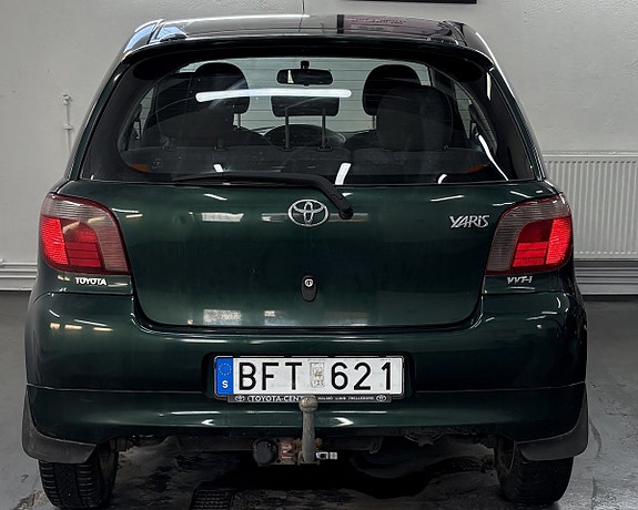 Toyota Yaris 4 of 8