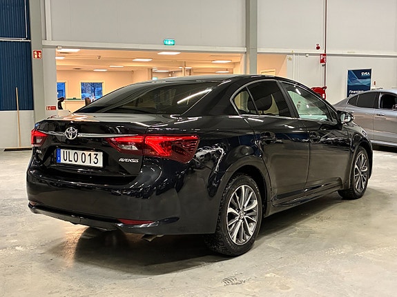 Toyota Avensis 4 of 5