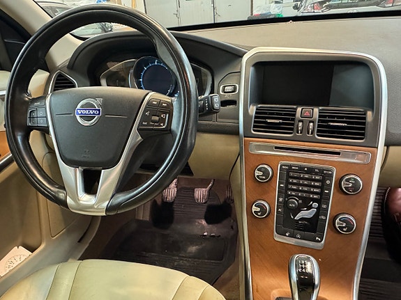 Volvo XC60 13 of 29