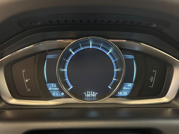 Volvo XC60 8 of 29