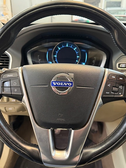 Volvo XC60 11 of 29