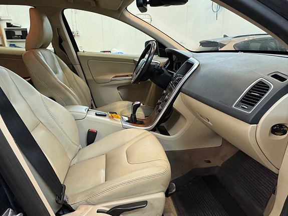 Volvo XC60 15 of 29