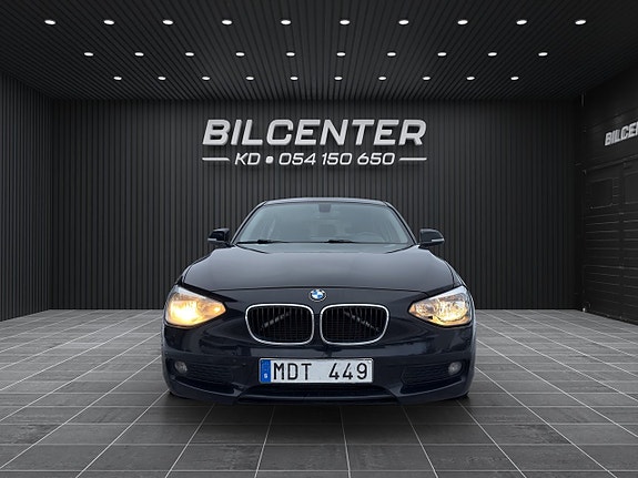 BMW 118d 2 of 5