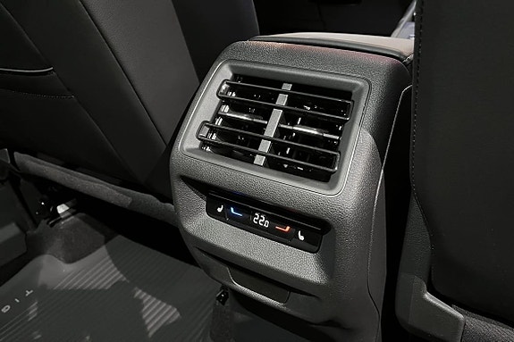 Volkswagen Tiguan 13 of 15
