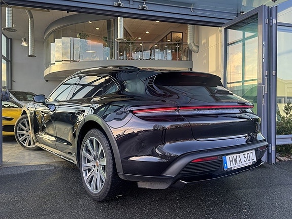 Porsche Taycan 4 of 5