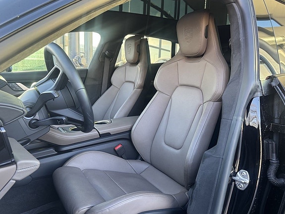 Porsche Taycan 8 of 30