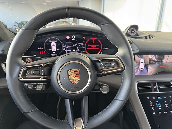 Porsche Taycan 21 of 30