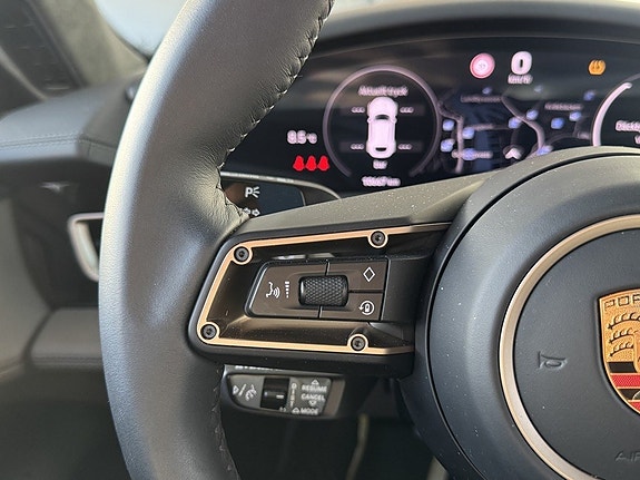 Porsche Taycan 23 of 30