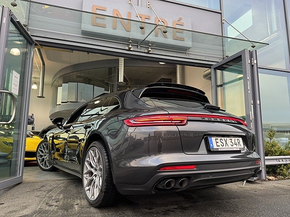 Porsche Panamera 4 4 of 5
