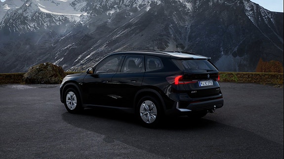 BMW iX1 4 of 5
