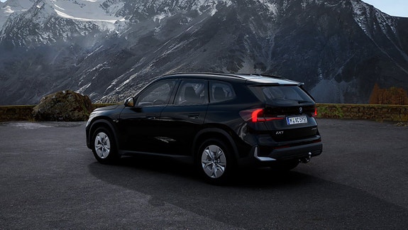 BMW iX1 4 of 5