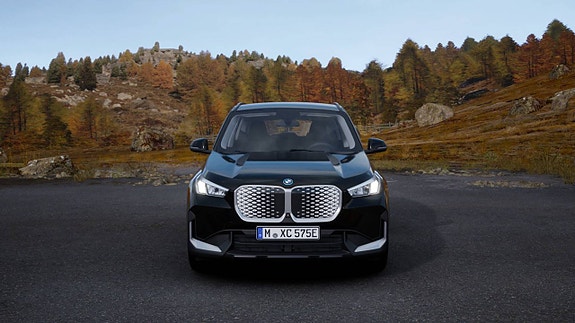 BMW iX1 2 of 5