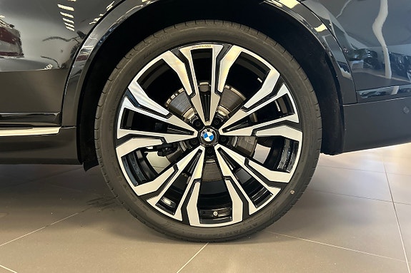 BMW X7 15 of 19
