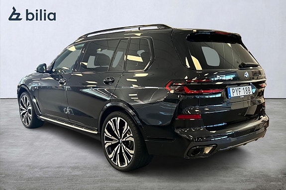 BMW X7 2 of 5