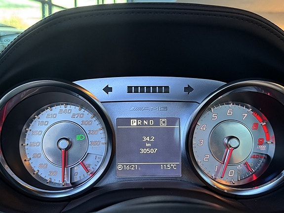 Mercedes-Benz SLS 20 of 27