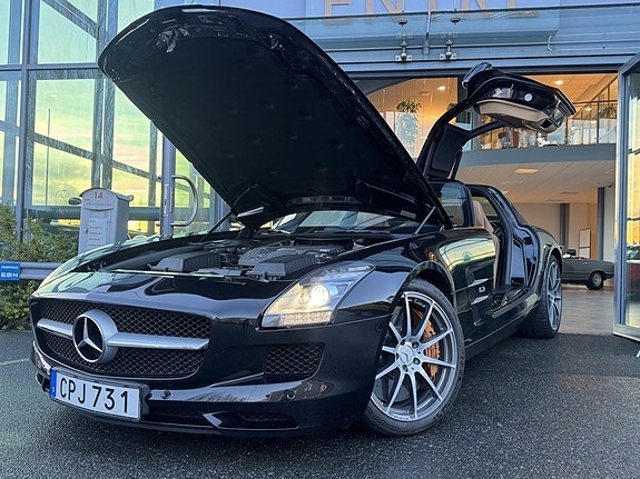 Mercedes-Benz SLS 4 of 5