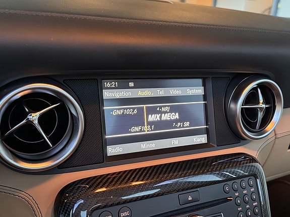 Mercedes-Benz SLS 23 of 27