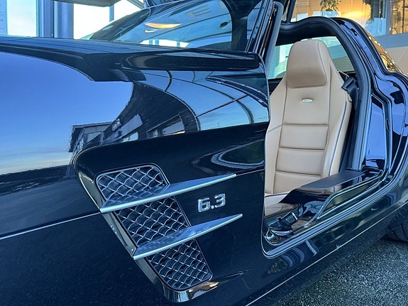 Mercedes-Benz SLS 14 of 27