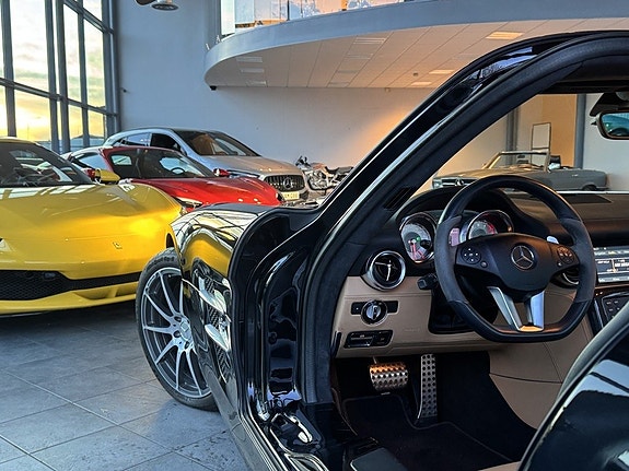Mercedes-Benz SLS 16 of 27