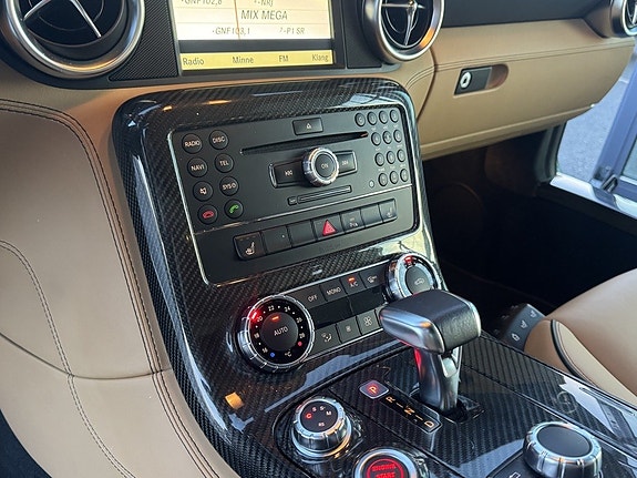 Mercedes-Benz SLS 19 of 27