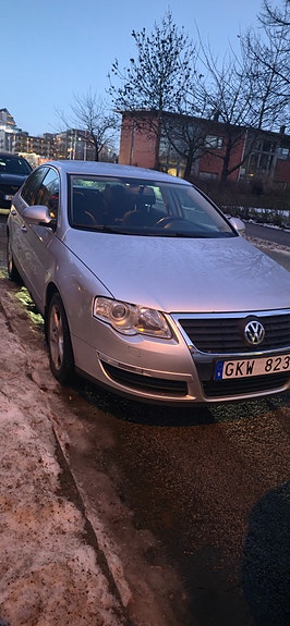 Volkswagen Passat 2 of 2