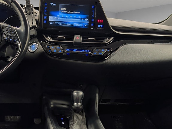 Toyota C-HR 16 of 27