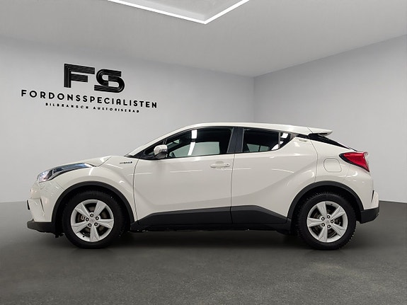 Toyota C-HR 8 of 27