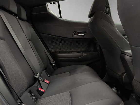 Toyota C-HR 14 of 27