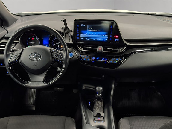 Toyota C-HR 15 of 27