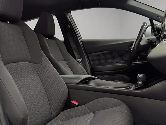 Toyota C-HR 13 of 27