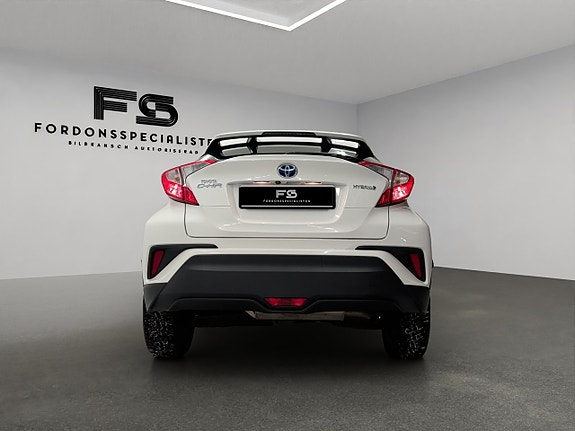 Toyota C-HR 4 of 5