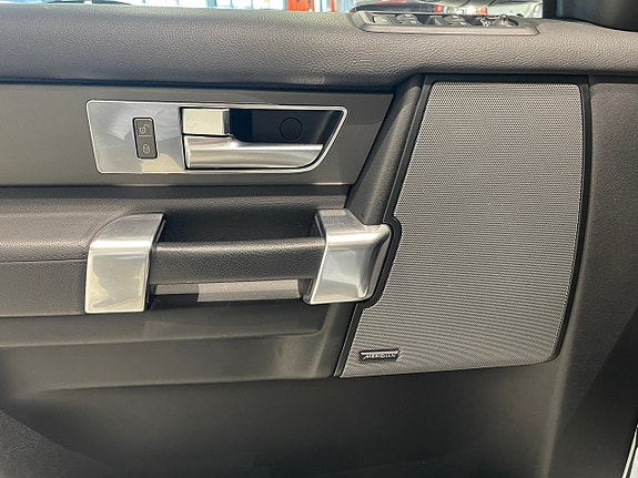 Land Rover Discovery 4 19 of 28