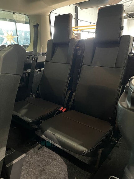Land Rover Discovery 4 28 of 28