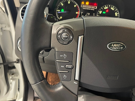 Land Rover Discovery 4 17 of 28