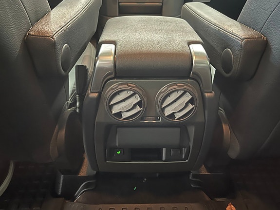 Land Rover Discovery 4 21 of 28