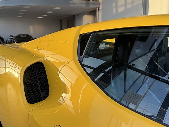 Ferrari 296 GTB 22 of 29