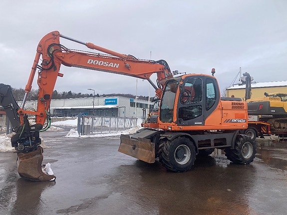 Doosan DX 140 W