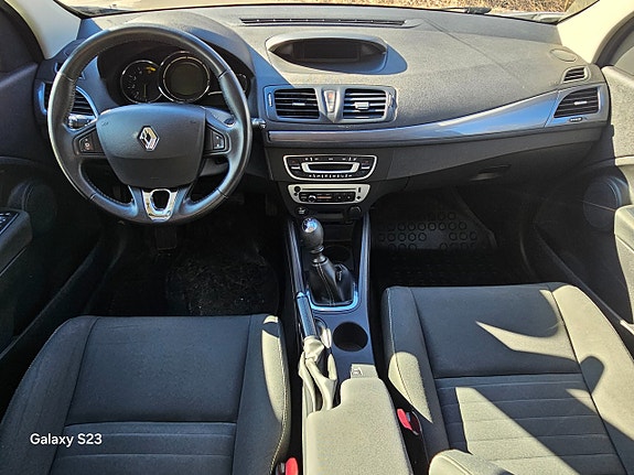 Renault Megane III 3 of 5