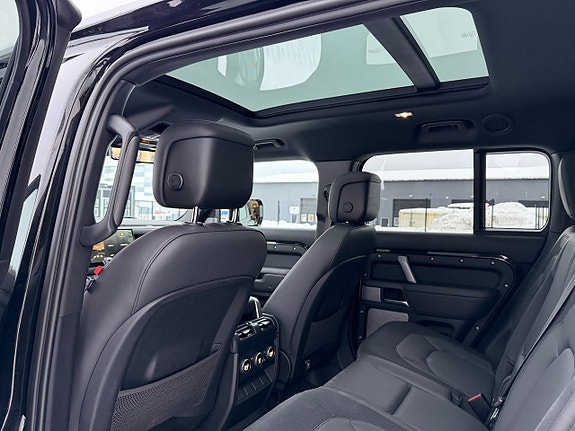 Land Rover Defender 130 6 of 16