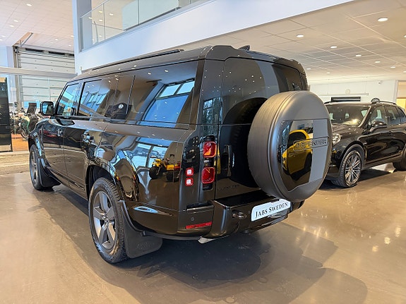 Land Rover Defender 130 3 of 5