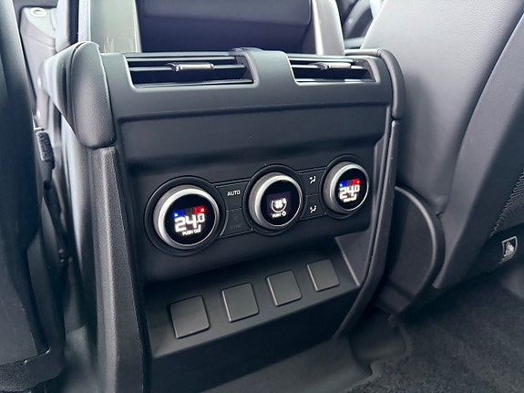Land Rover Defender 130 15 of 16
