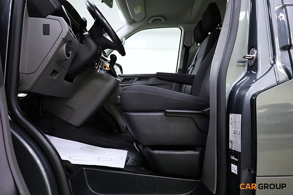 Volkswagen Caravelle 12 of 23
