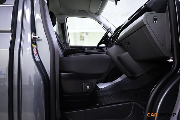 Volkswagen Caravelle 13 of 23